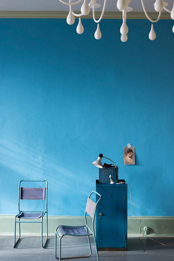 St Giles Blue No.280 by Farrow & Ball on a painted wall in a room setting