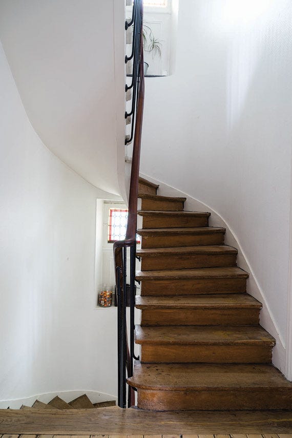 Pointing No.2003 by Farrow & Ball on a painted wall in a room setting