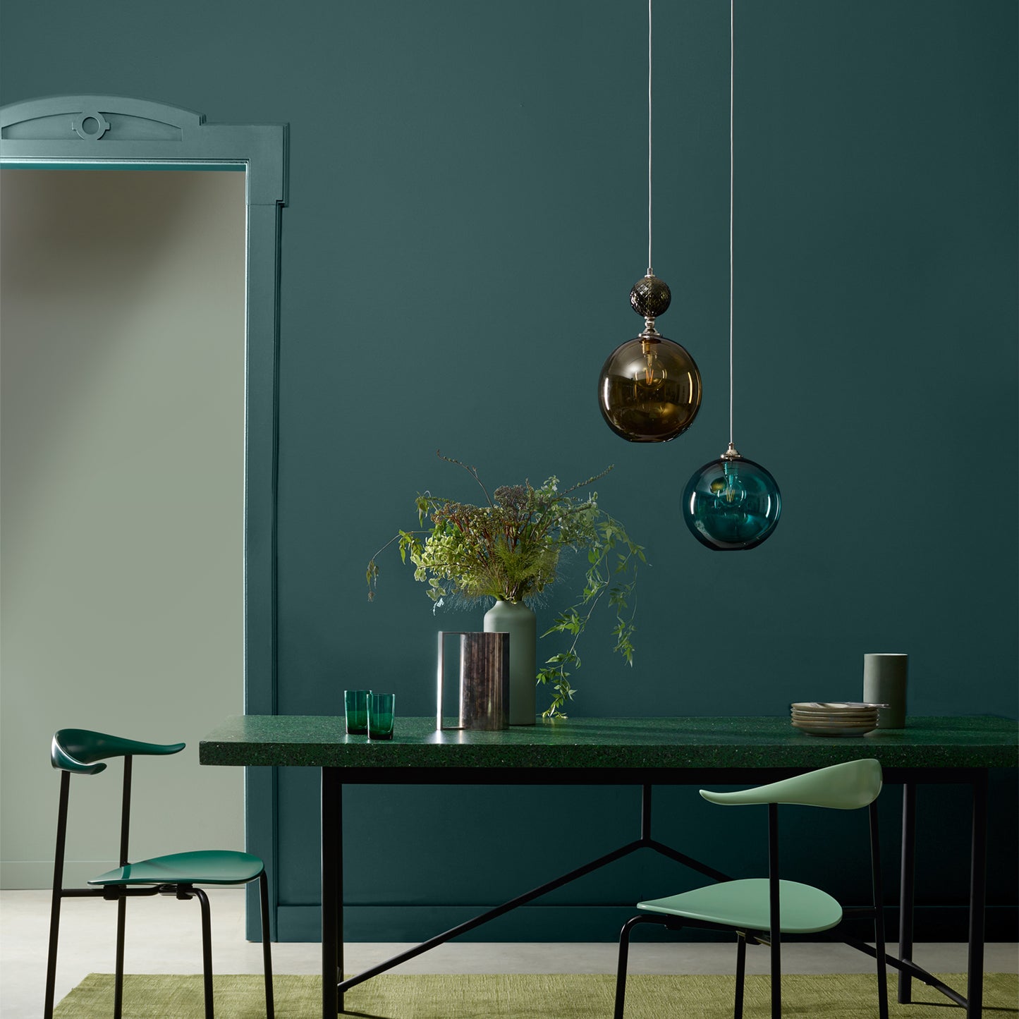 Crown Retail Elle Decoration Flat Matt - Botanical Noir